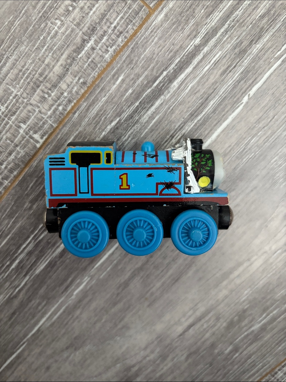 Wooden Thomas Comes to Breakfast - Thomas & Friends - Picture 7 of 8